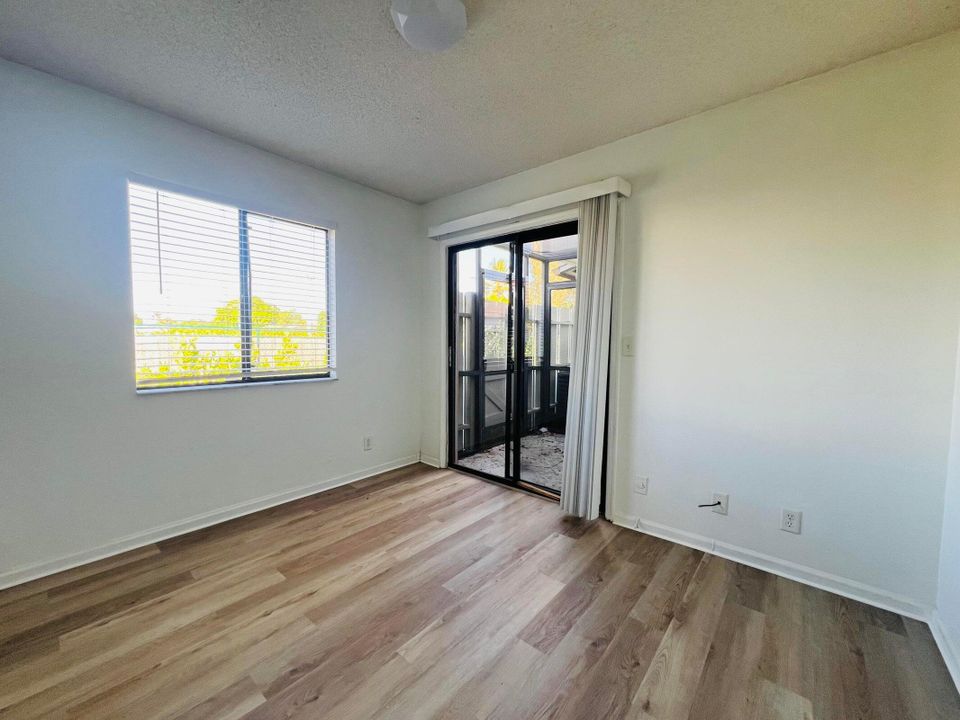 For Sale: $310,000 (3 beds, 2 baths, 1056 Square Feet)
