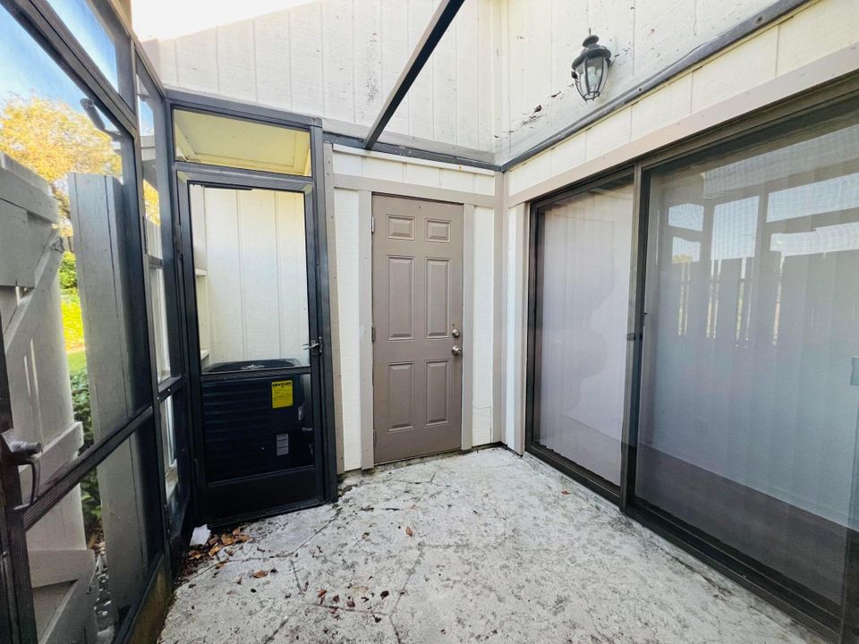 For Sale: $310,000 (3 beds, 2 baths, 1056 Square Feet)