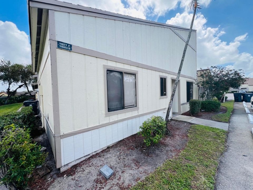 For Sale: $310,000 (3 beds, 2 baths, 1056 Square Feet)