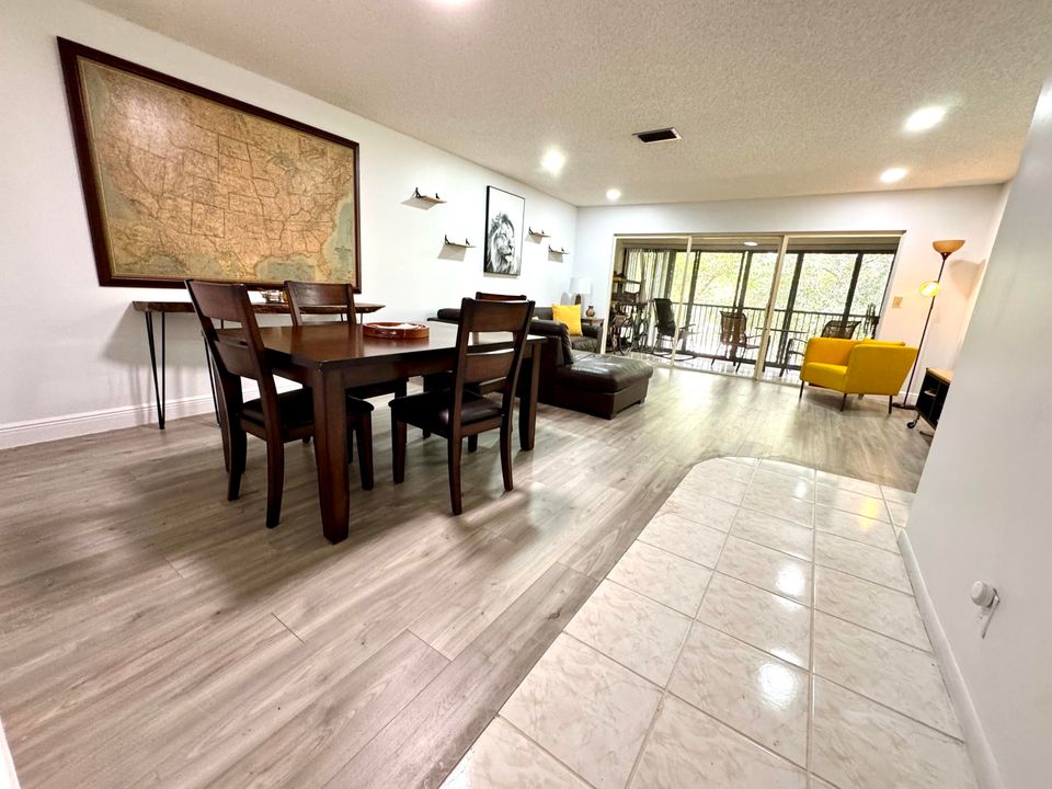 Vendido Recientemente: $210,000 (2 camas, 2 baños, 1150 Pies cuadrados)