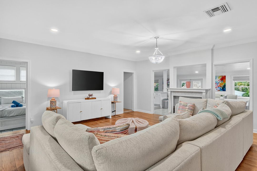 For Sale: $1,245,000 (3 beds, 2 baths, 1772 Square Feet)