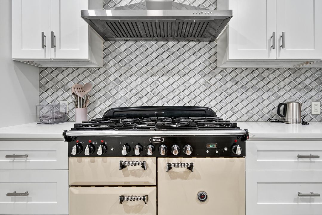 For Sale: $1,245,000 (3 beds, 2 baths, 1772 Square Feet)