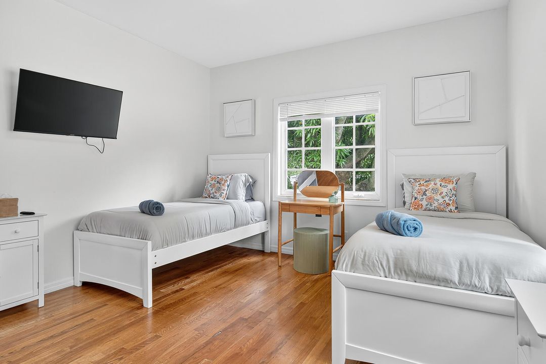 For Sale: $1,245,000 (3 beds, 2 baths, 1772 Square Feet)