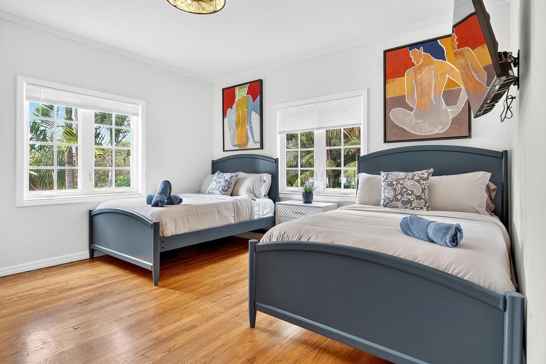 For Sale: $1,245,000 (3 beds, 2 baths, 1772 Square Feet)