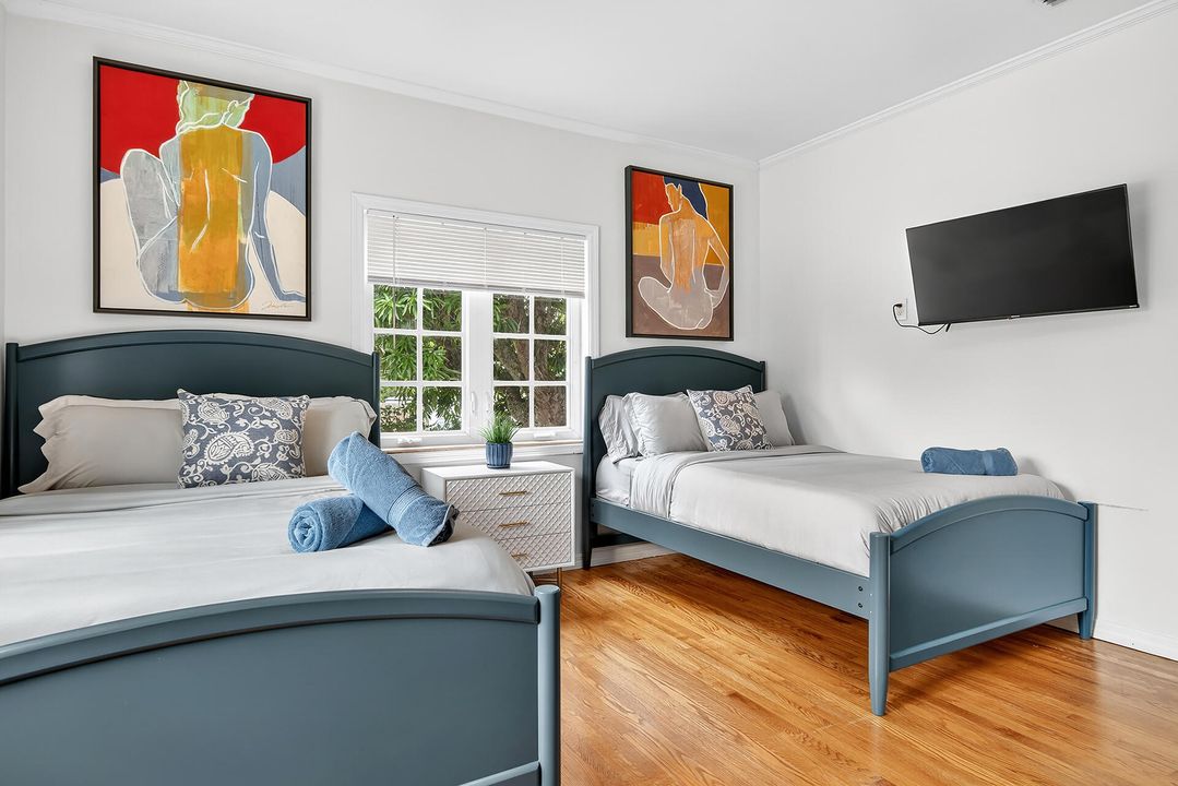 For Sale: $1,245,000 (3 beds, 2 baths, 1772 Square Feet)