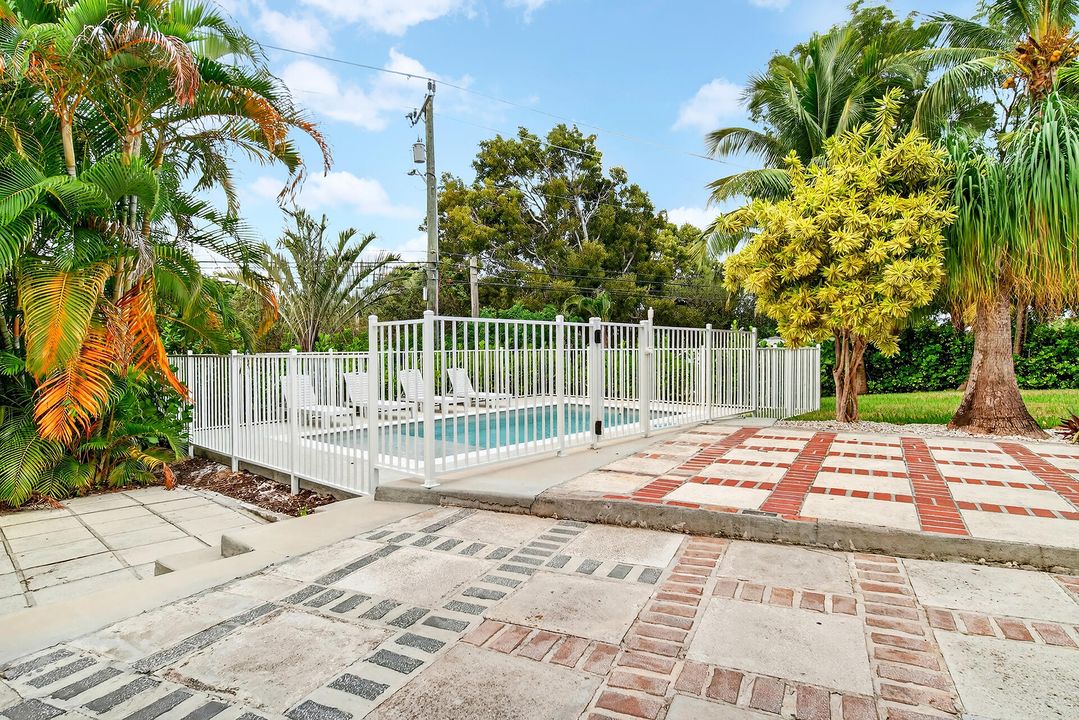 For Sale: $1,245,000 (3 beds, 2 baths, 1772 Square Feet)