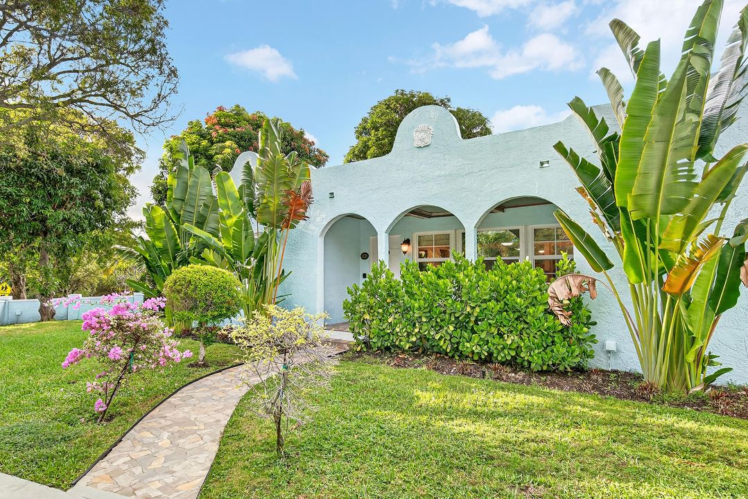 For Sale: $1,245,000 (3 beds, 2 baths, 1772 Square Feet)