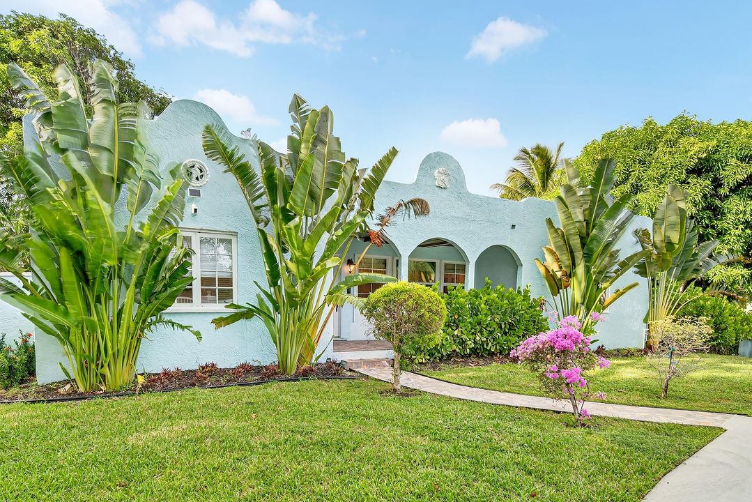 For Sale: $1,245,000 (3 beds, 2 baths, 1772 Square Feet)