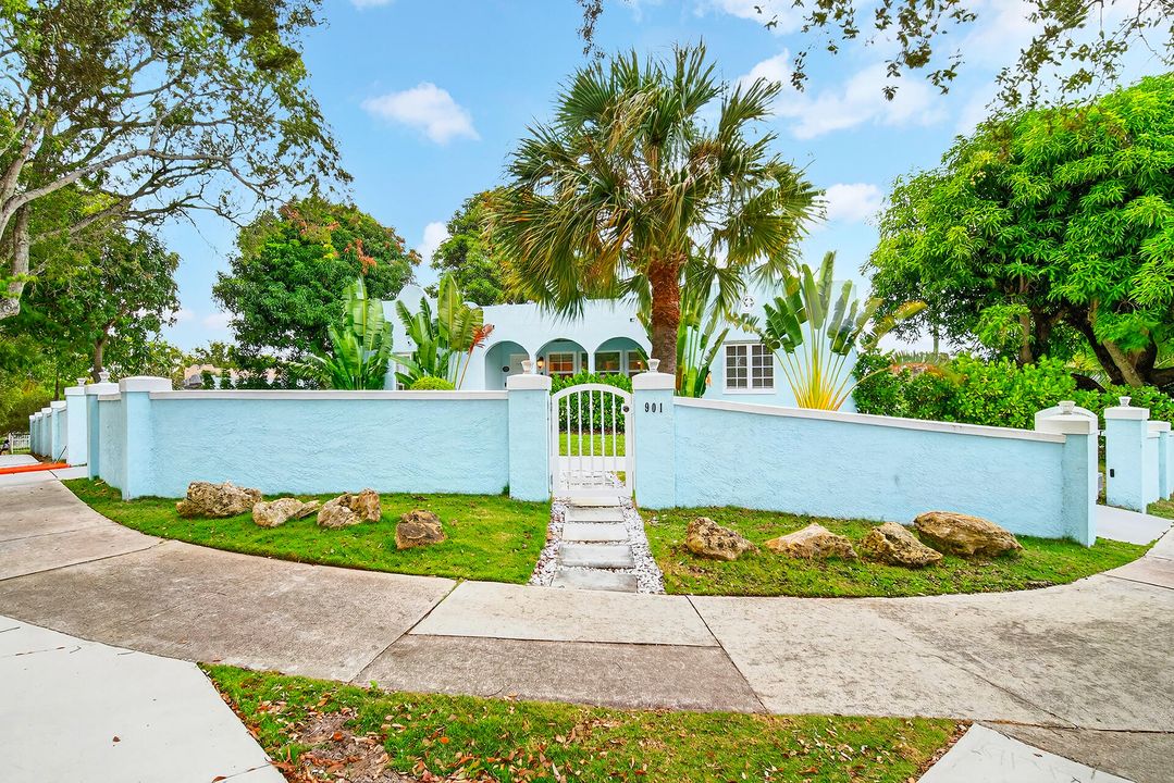 For Sale: $1,245,000 (3 beds, 2 baths, 1772 Square Feet)