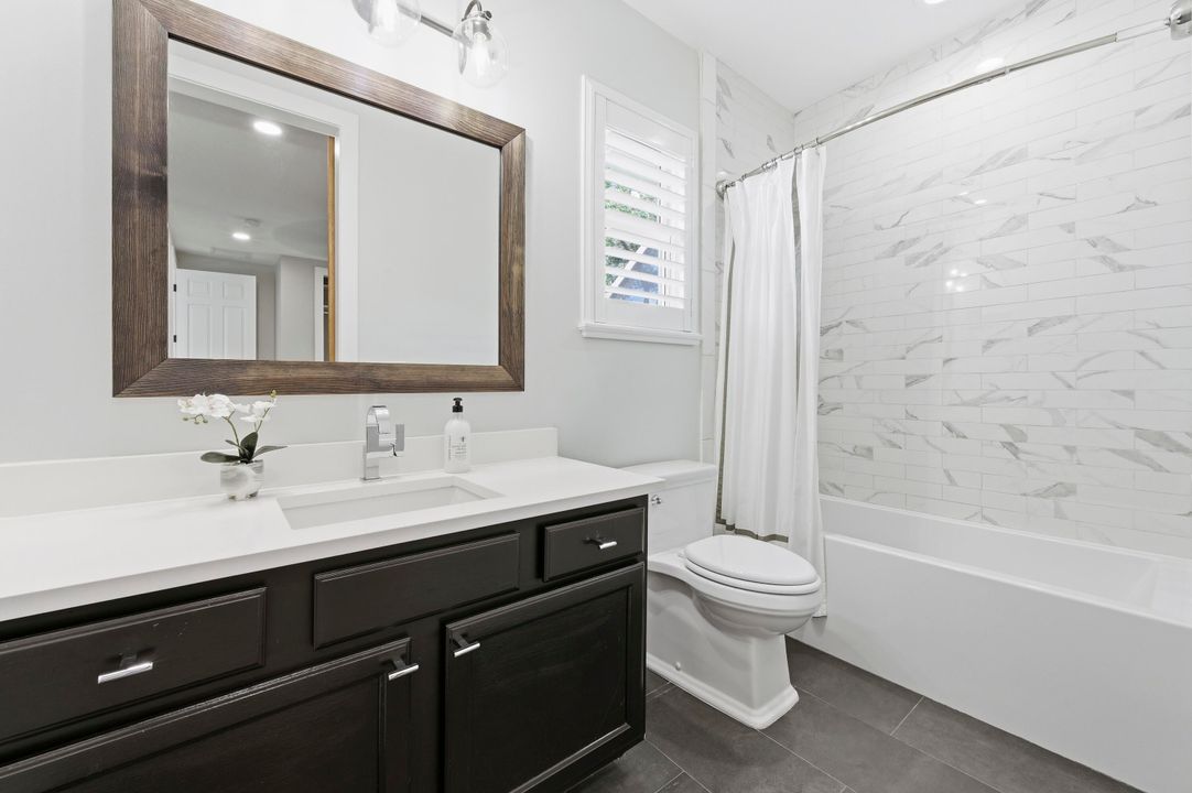 合同活跃: $1,649,500 (5 贝兹, 4 浴室, 2733 平方英尺)