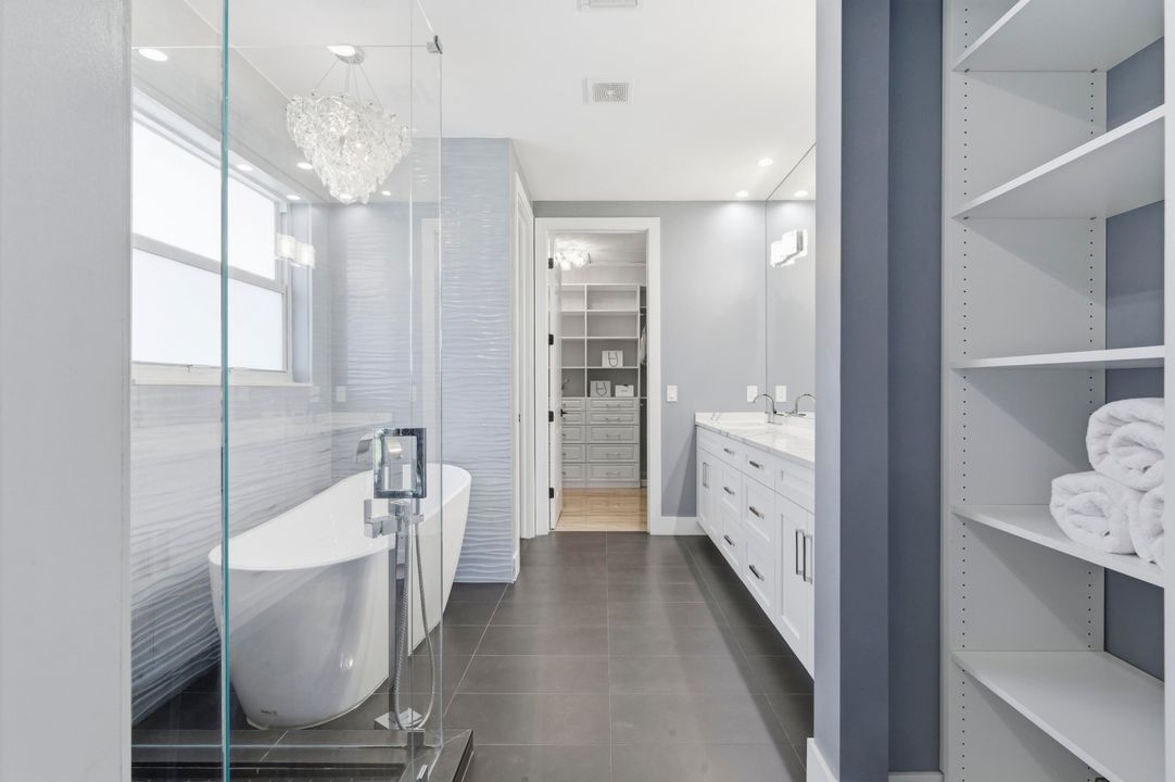 合同活跃: $1,649,500 (5 贝兹, 4 浴室, 2733 平方英尺)