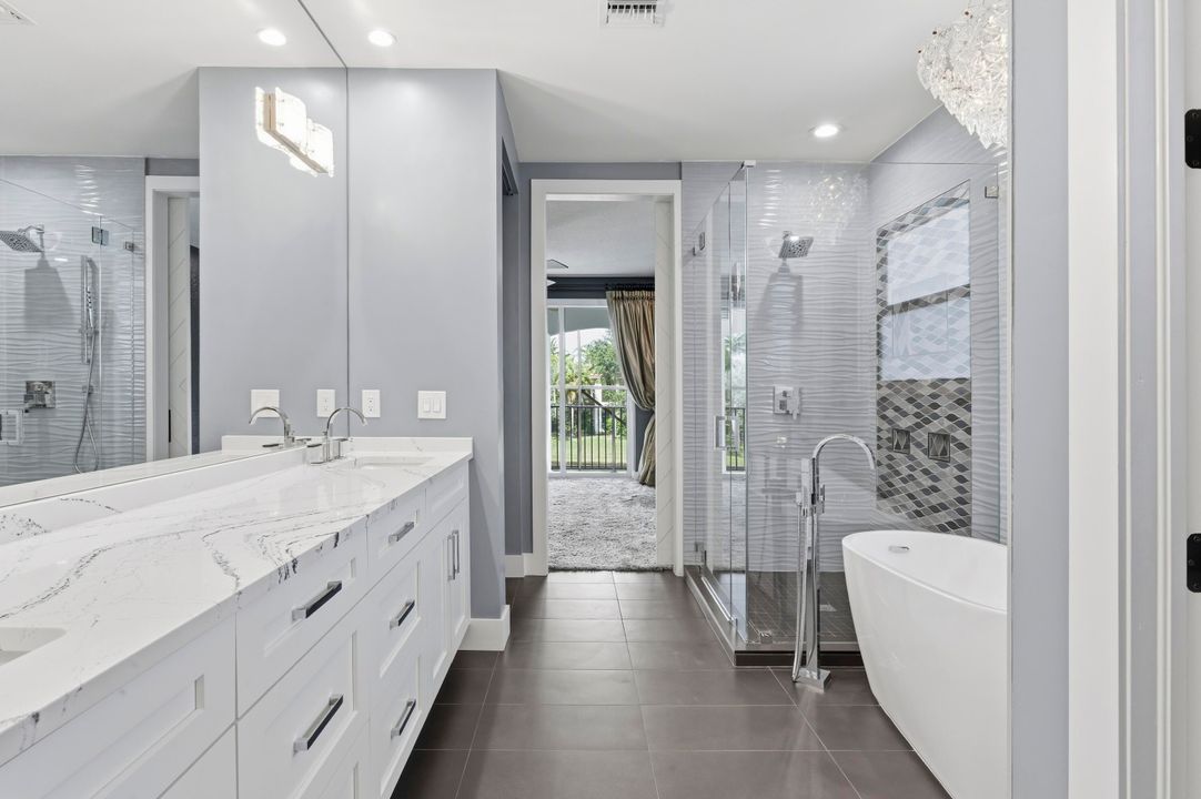 合同活跃: $1,649,500 (5 贝兹, 4 浴室, 2733 平方英尺)