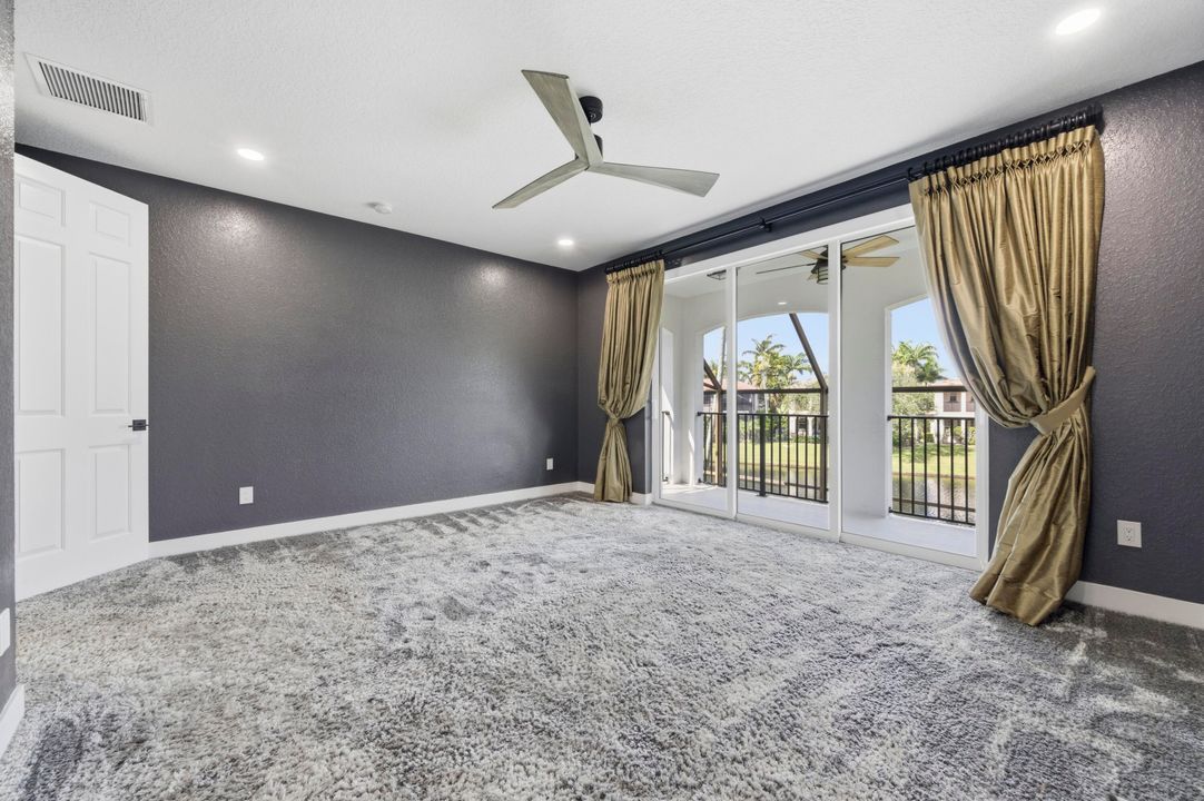 合同活跃: $1,649,500 (5 贝兹, 4 浴室, 2733 平方英尺)