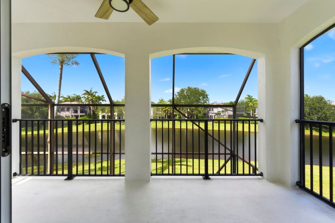 合同活跃: $1,649,500 (5 贝兹, 4 浴室, 2733 平方英尺)