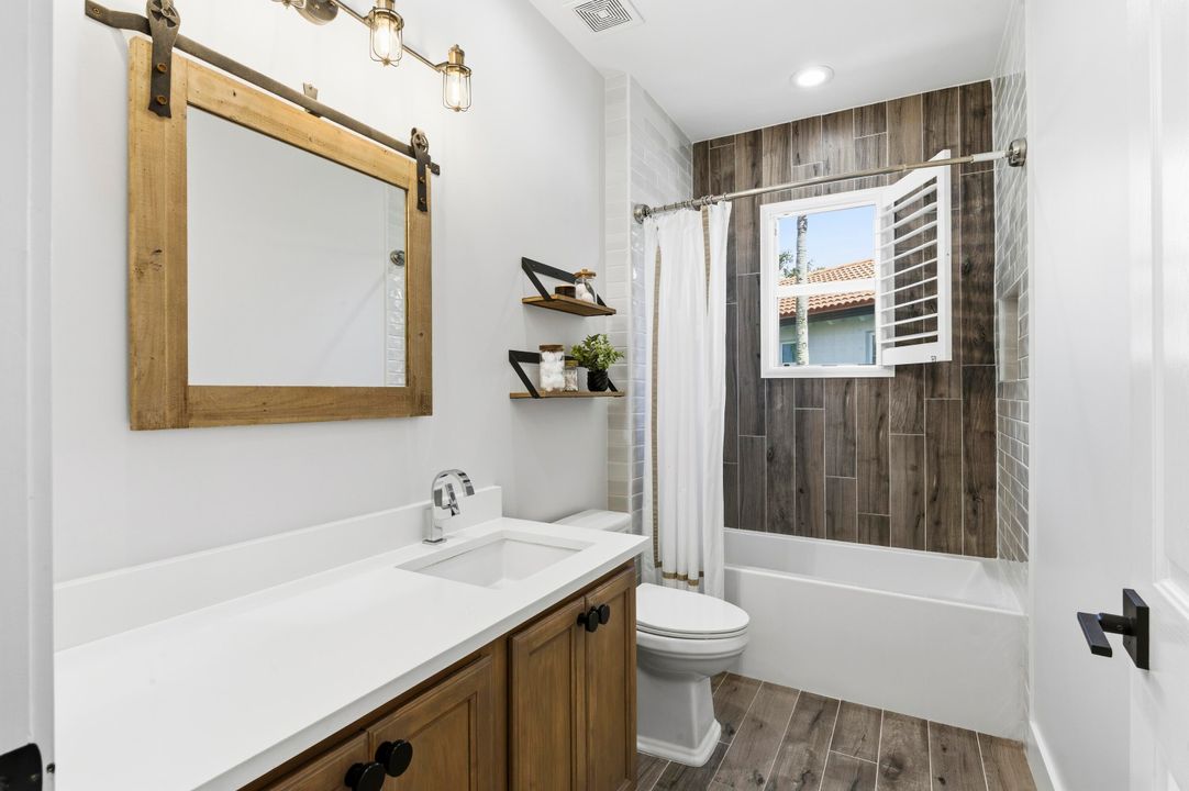 合同活跃: $1,649,500 (5 贝兹, 4 浴室, 2733 平方英尺)