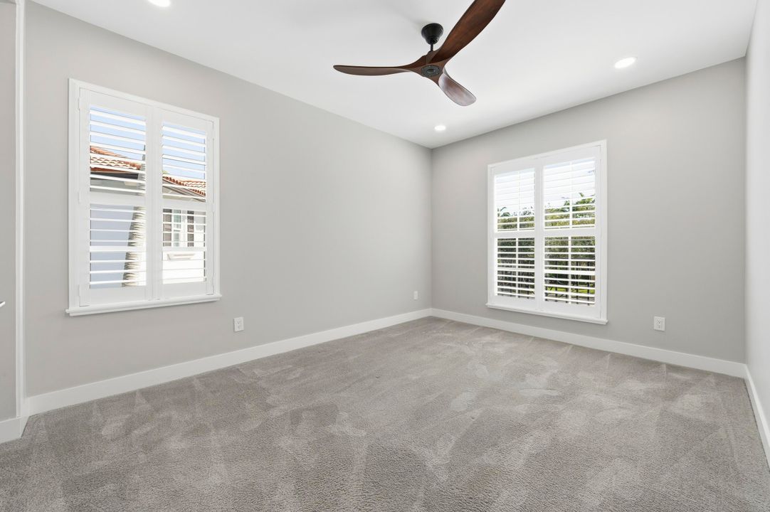 合同活跃: $1,649,500 (5 贝兹, 4 浴室, 2733 平方英尺)