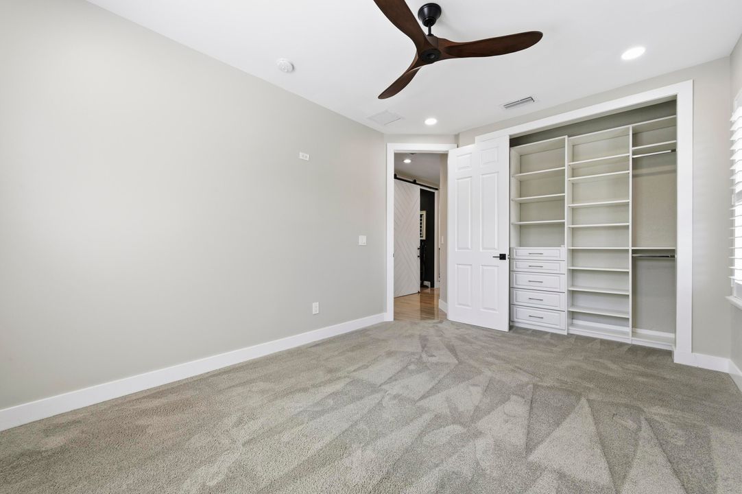 合同活跃: $1,649,500 (5 贝兹, 4 浴室, 2733 平方英尺)