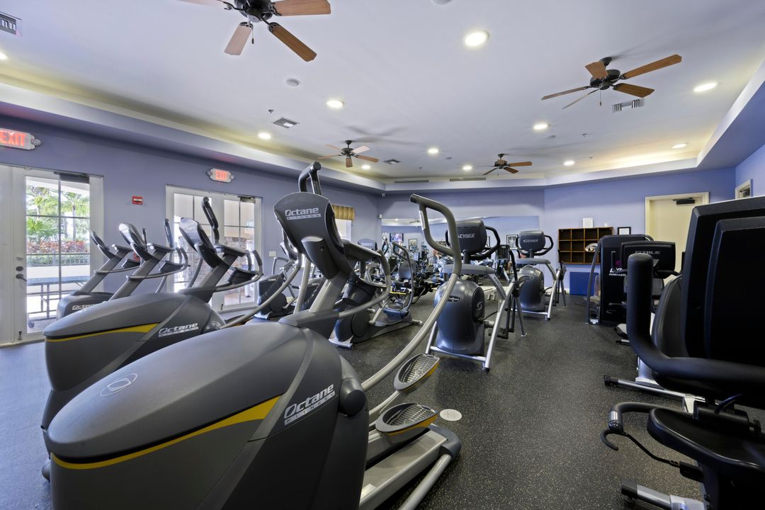 合同活跃: $1,649,500 (5 贝兹, 4 浴室, 2733 平方英尺)