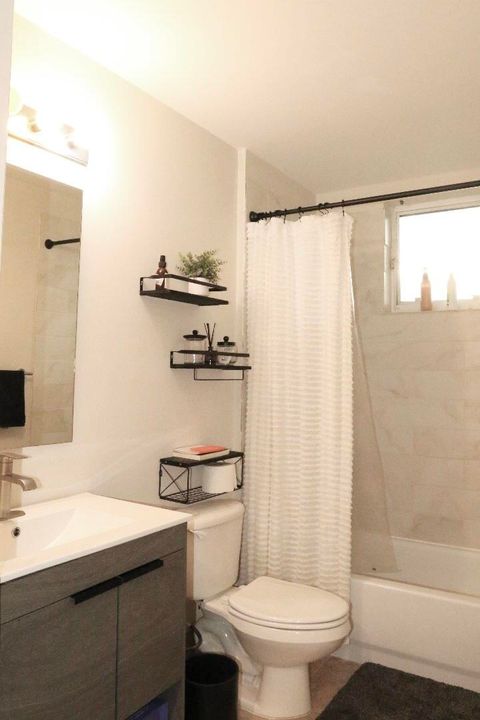 For Sale: $355,000 (2 beds, 2 baths, 975 Square Feet)