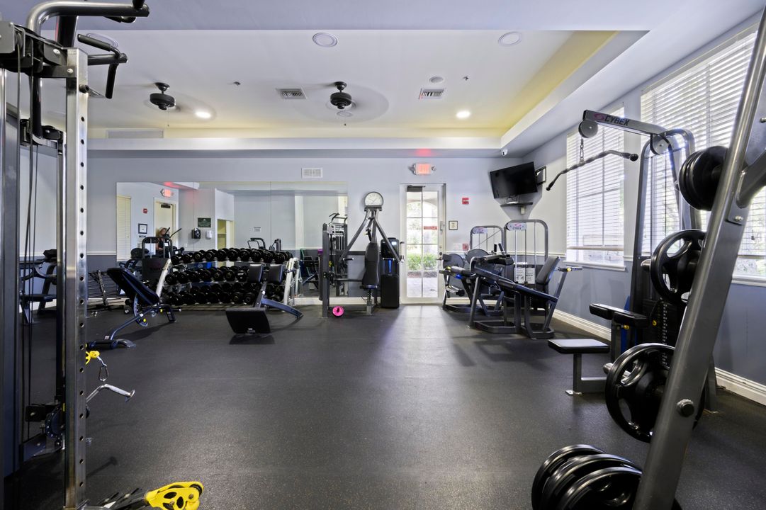 合同活跃: $1,649,500 (5 贝兹, 4 浴室, 2733 平方英尺)