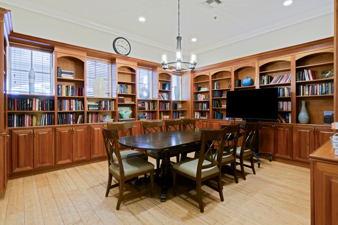 合同活跃: $1,649,500 (5 贝兹, 4 浴室, 2733 平方英尺)