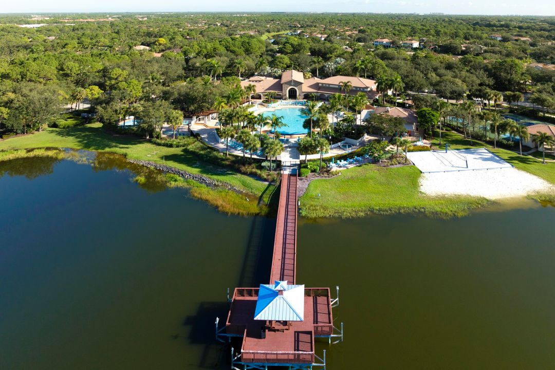 合同活跃: $1,649,500 (5 贝兹, 4 浴室, 2733 平方英尺)