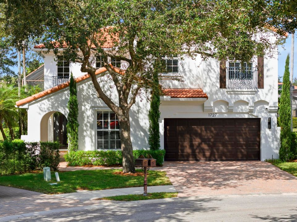 合同活跃: $1,649,500 (5 贝兹, 4 浴室, 2733 平方英尺)