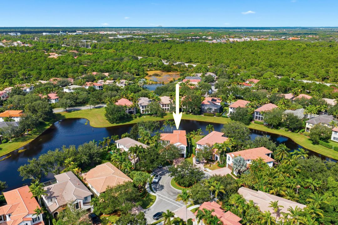 合同活跃: $1,649,500 (5 贝兹, 4 浴室, 2733 平方英尺)