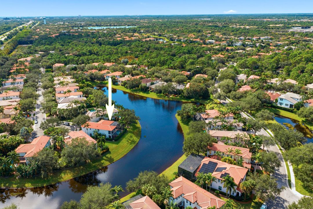 合同活跃: $1,649,500 (5 贝兹, 4 浴室, 2733 平方英尺)