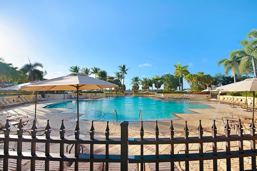 合同活跃: $1,649,500 (5 贝兹, 4 浴室, 2733 平方英尺)