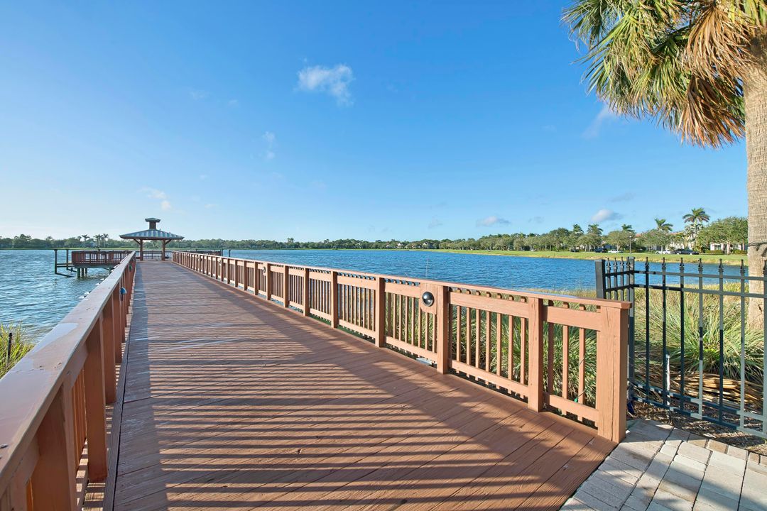 合同活跃: $1,649,500 (5 贝兹, 4 浴室, 2733 平方英尺)