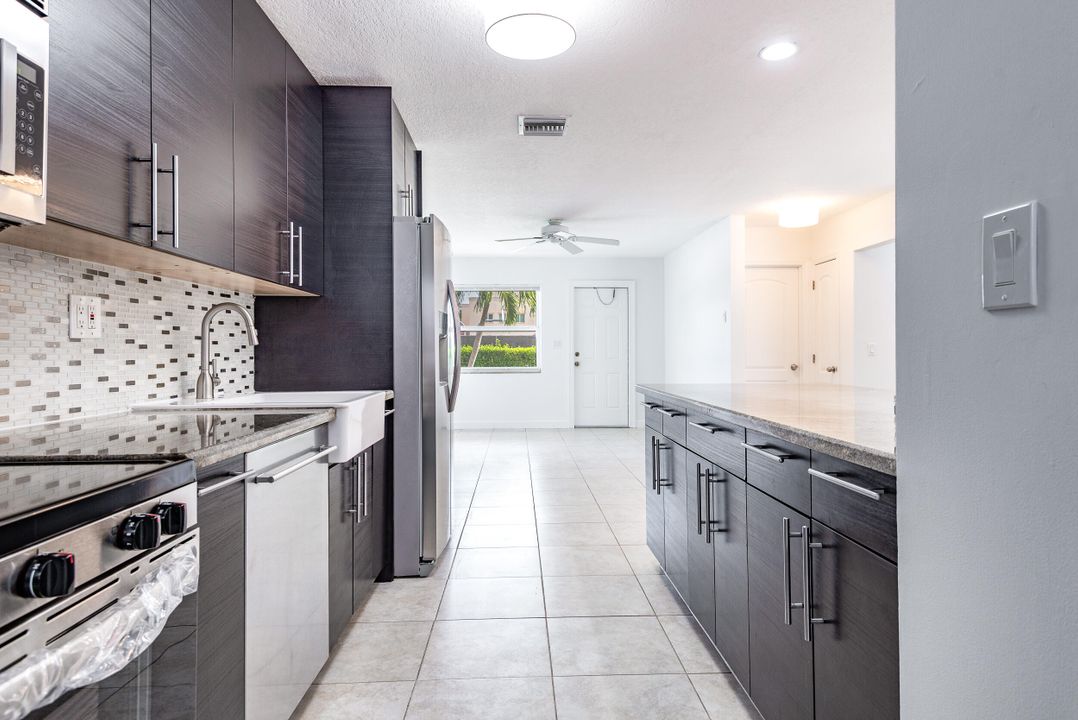 Под контрактом: $3,700 (3 спален, 2 ванн, 1671 Квадратных фут)