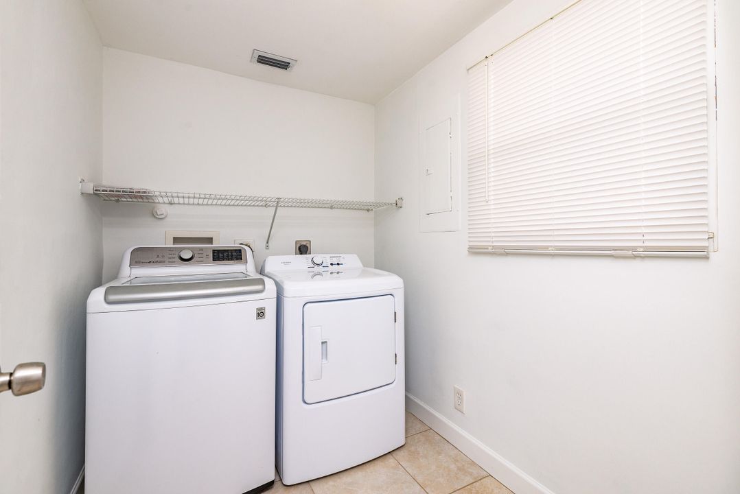 Под контрактом: $3,700 (3 спален, 2 ванн, 1671 Квадратных фут)