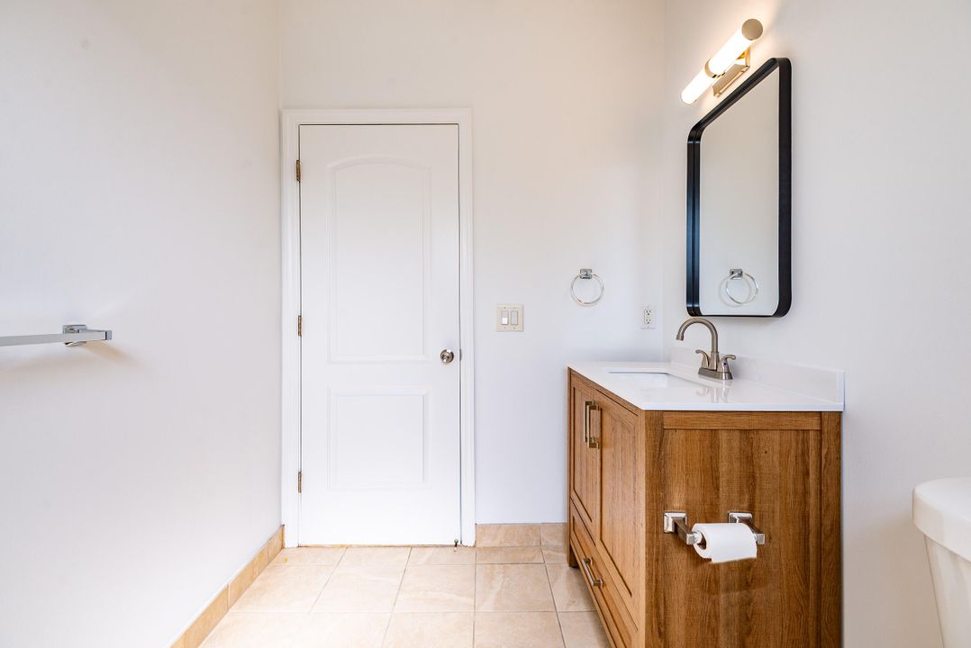 Под контрактом: $3,700 (3 спален, 2 ванн, 1671 Квадратных фут)