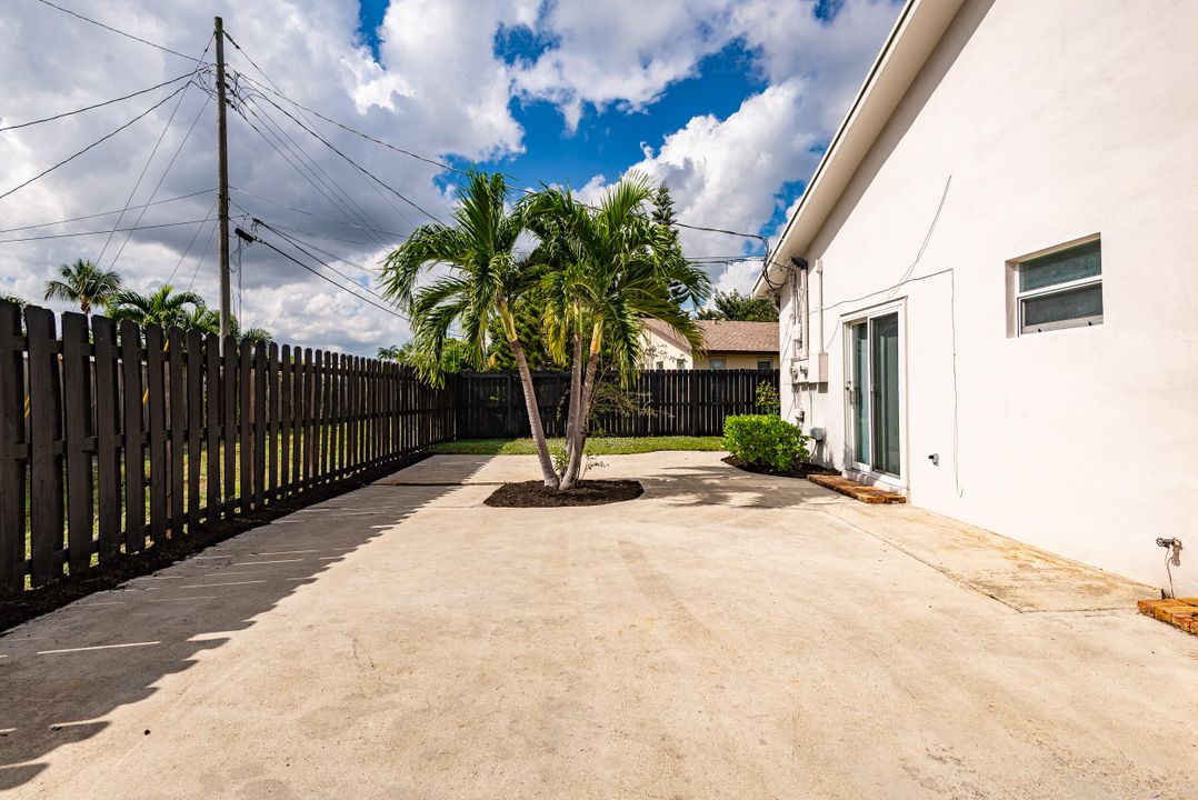 Под контрактом: $3,700 (3 спален, 2 ванн, 1671 Квадратных фут)