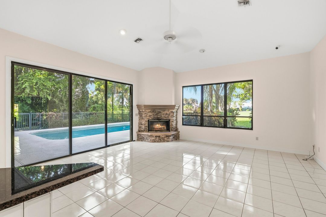 For Sale: $915,000 (4 beds, 4 baths, 3237 Square Feet)