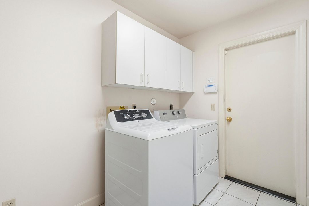 For Sale: $915,000 (4 beds, 4 baths, 3237 Square Feet)