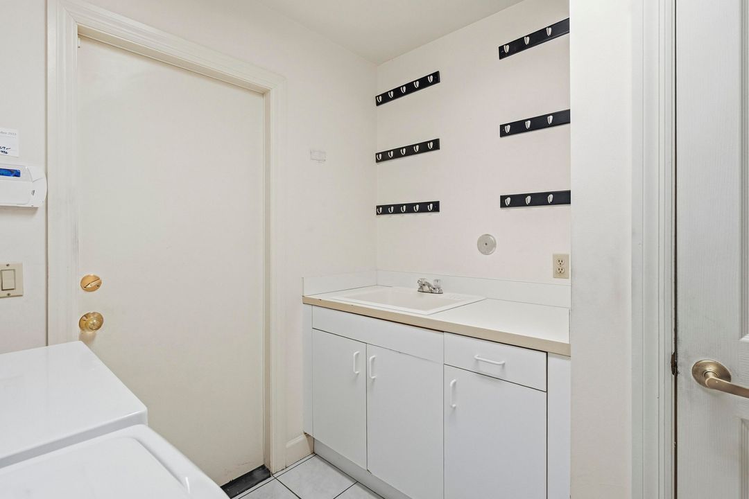 For Sale: $915,000 (4 beds, 4 baths, 3237 Square Feet)