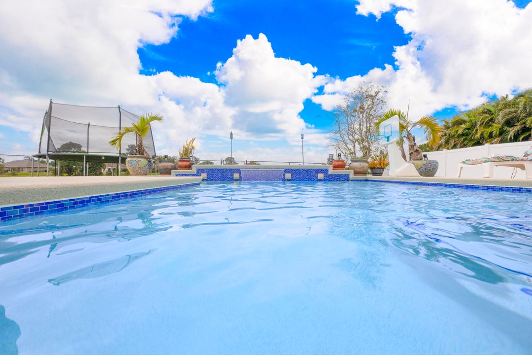 For Sale: $530,000 (4 beds, 2 baths, 2369 Square Feet)