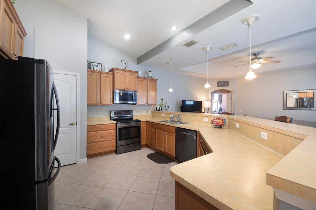 For Sale: $530,000 (4 beds, 2 baths, 2369 Square Feet)