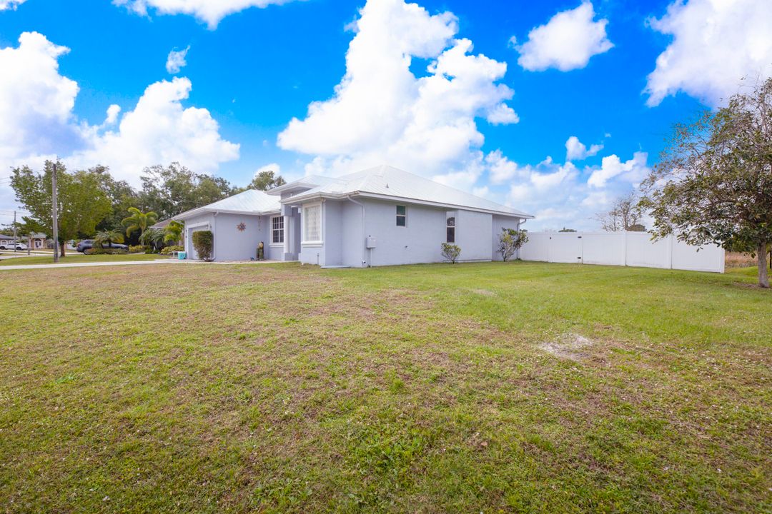 For Sale: $530,000 (4 beds, 2 baths, 2369 Square Feet)