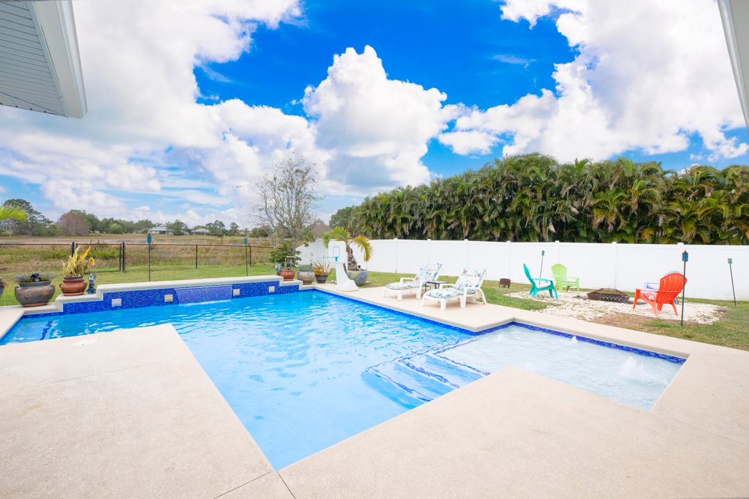 For Sale: $530,000 (4 beds, 2 baths, 2369 Square Feet)