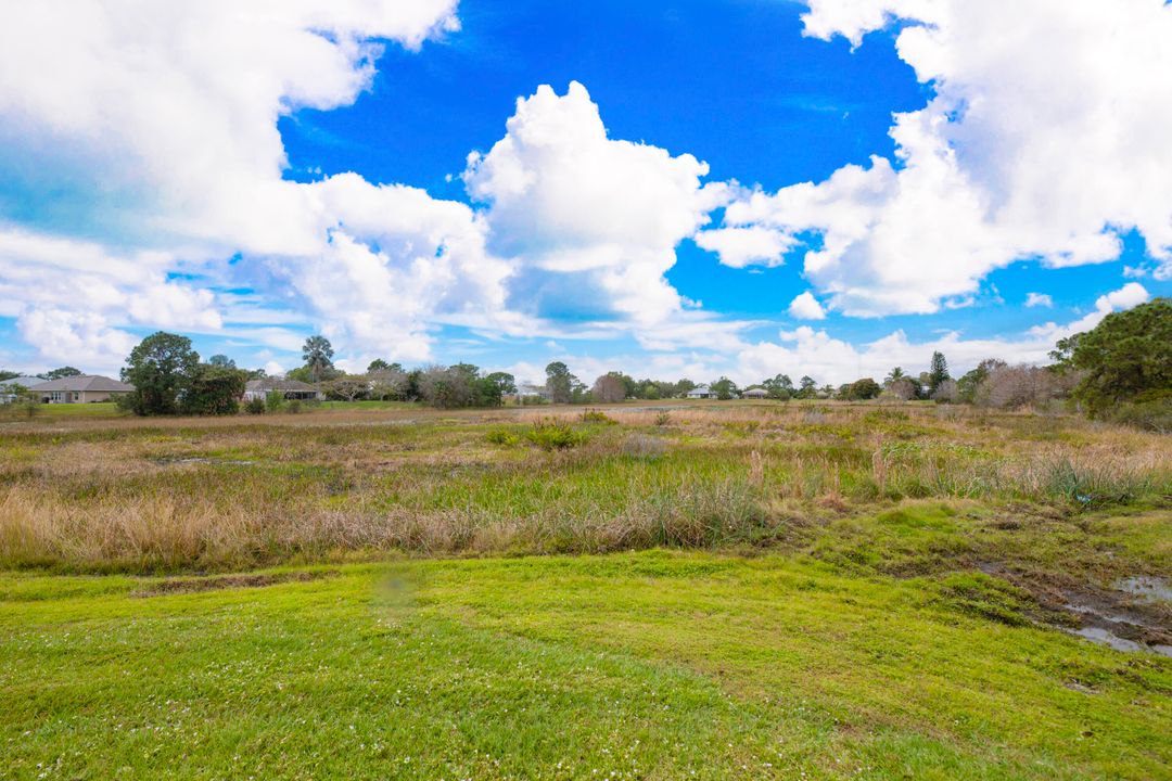 For Sale: $530,000 (4 beds, 2 baths, 2369 Square Feet)