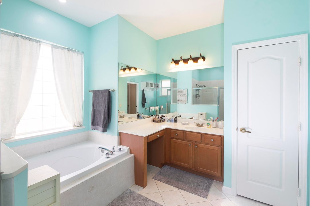 For Sale: $530,000 (4 beds, 2 baths, 2369 Square Feet)