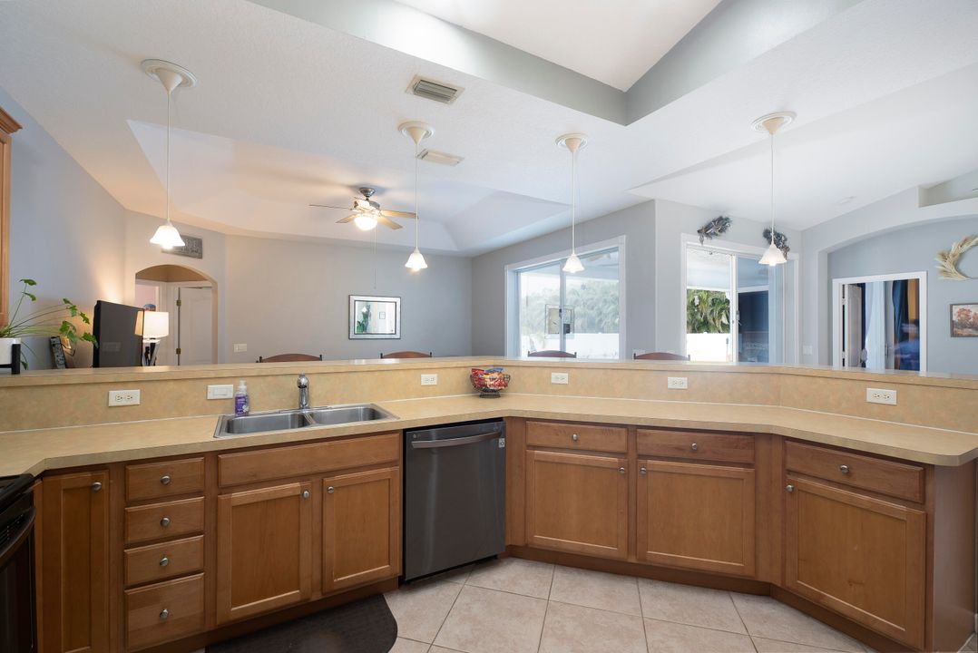 For Sale: $530,000 (4 beds, 2 baths, 2369 Square Feet)