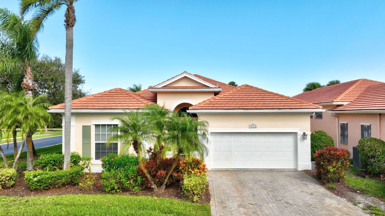 For Sale: $875,000 (2 beds, 2 baths, 1817 Square Feet)