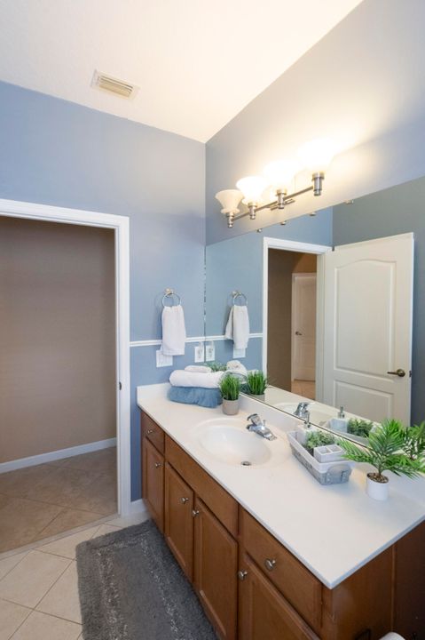 For Sale: $530,000 (4 beds, 2 baths, 2369 Square Feet)