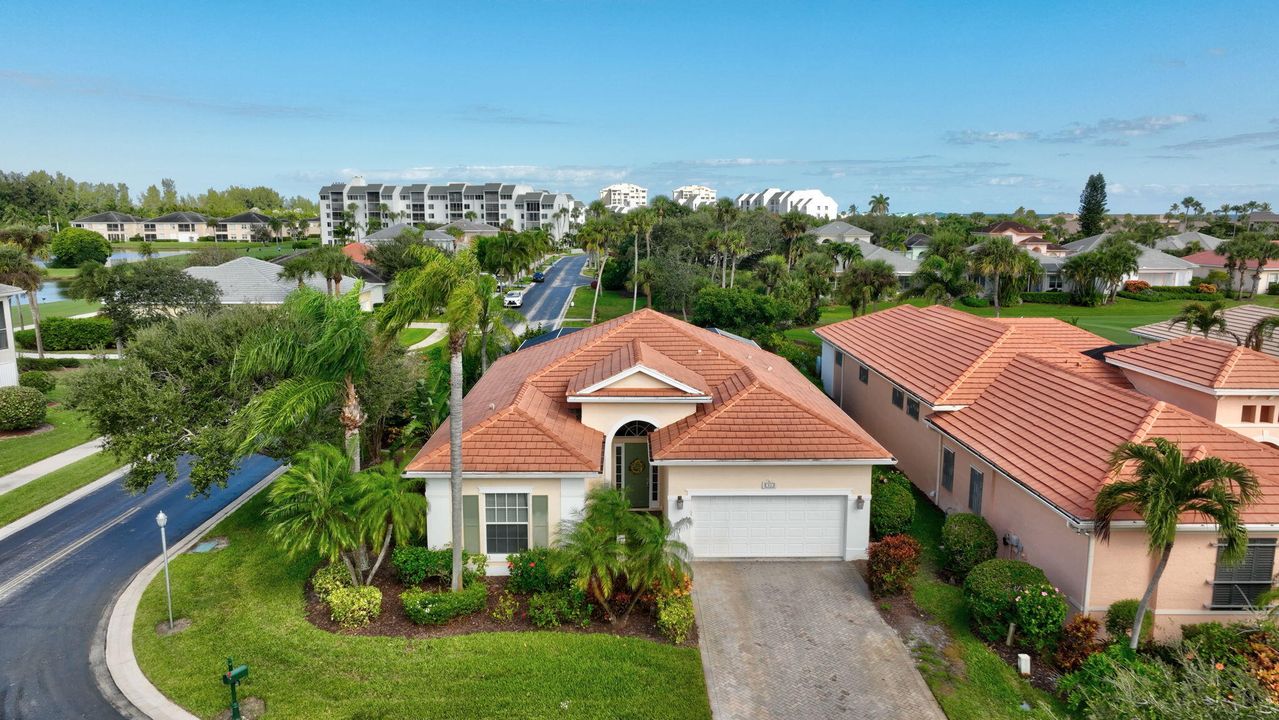 For Sale: $875,000 (2 beds, 2 baths, 1817 Square Feet)