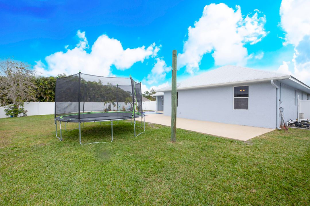 For Sale: $530,000 (4 beds, 2 baths, 2369 Square Feet)