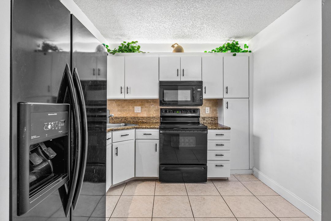 En Venta: $325,000 (2 camas, 2 baños, 1128 Pies cuadrados)